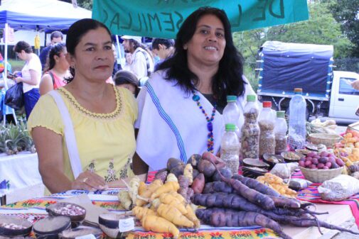 Women in a market in Colombia